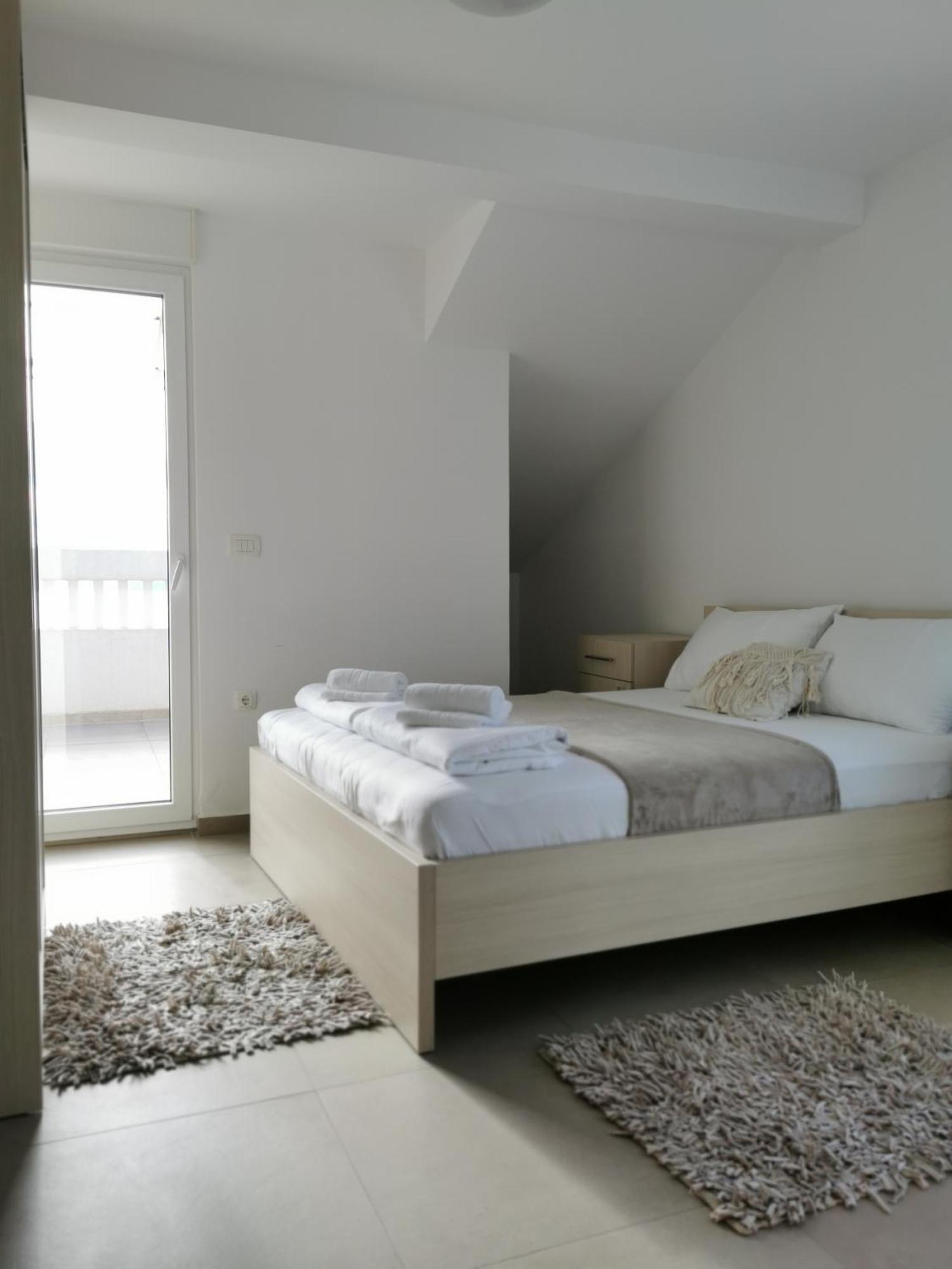 Villa Bellevue โนวีวีโนดอลสกี ภายนอก รูปภาพ