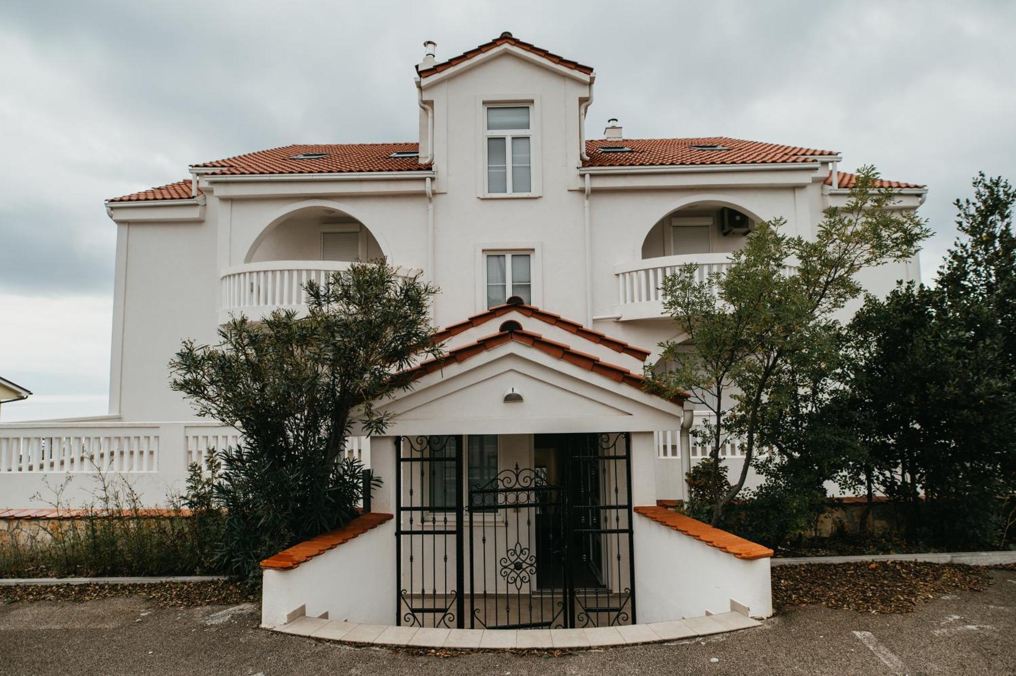 Villa Bellevue โนวีวีโนดอลสกี ภายนอก รูปภาพ