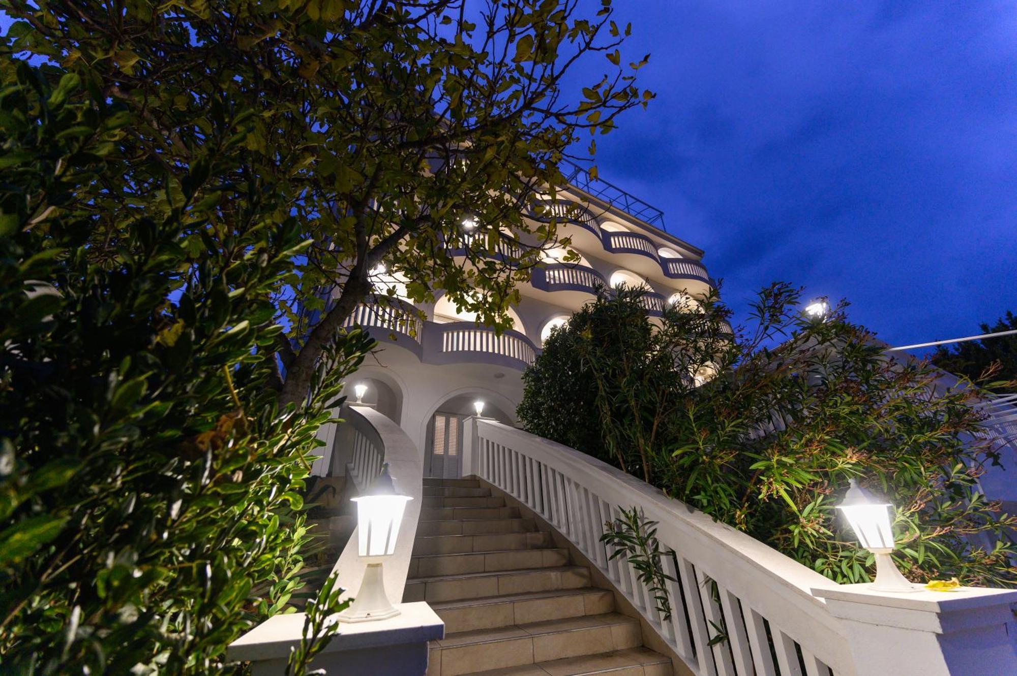 Villa Bellevue โนวีวีโนดอลสกี ภายนอก รูปภาพ